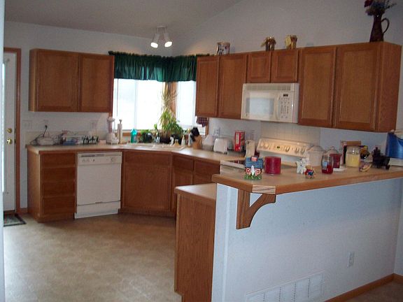 Lots of kitchen storage