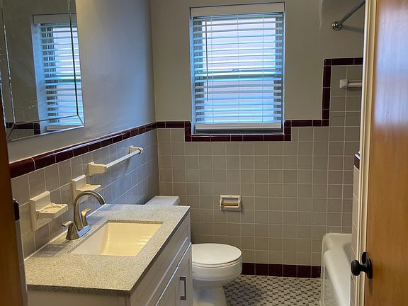 5th image of 5820 Nottingham Ave #1W