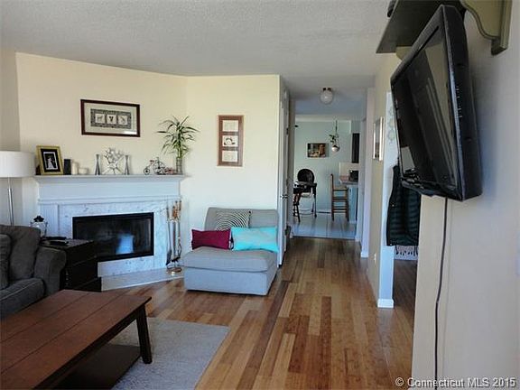 4th image of 705 Robert Frost Dr