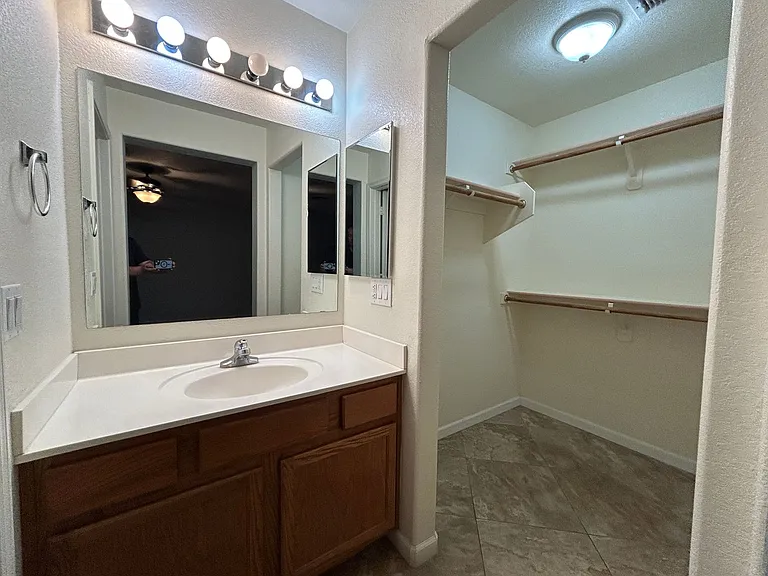 11418 W Cambridge Ave — Photo 18