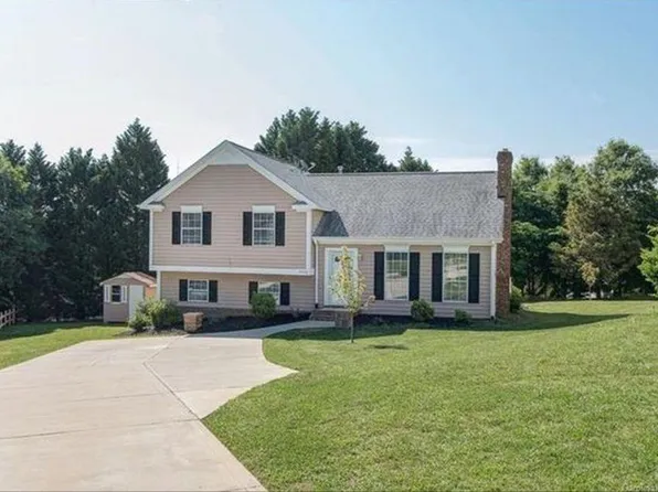 9713 Pernell Ln, Charlotte, NC 28213