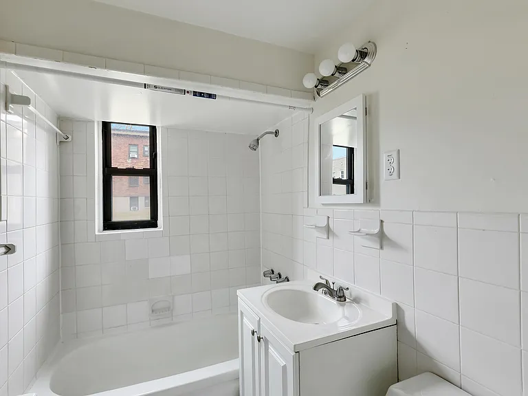Tivoli Park Apartments — Photo 27