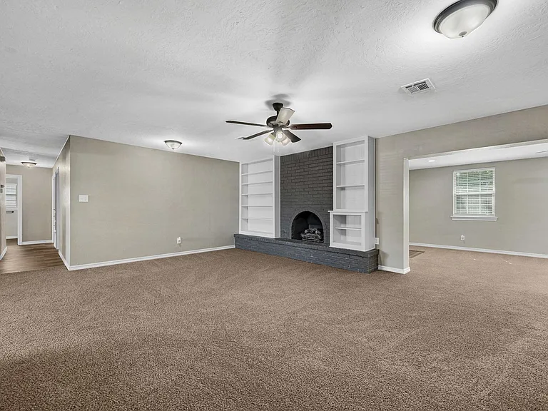 6943 NW Eisenhower Dr — Photo 18