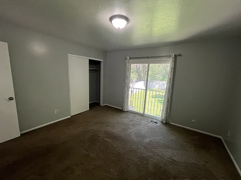 7443 S Creek Rd — Photo 10
