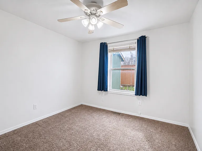 3840 Oxford Loop SE — Photo 14
