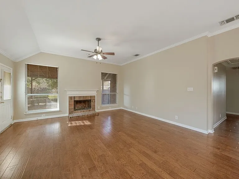 8218 Parkland Hills Dr — Photo 23