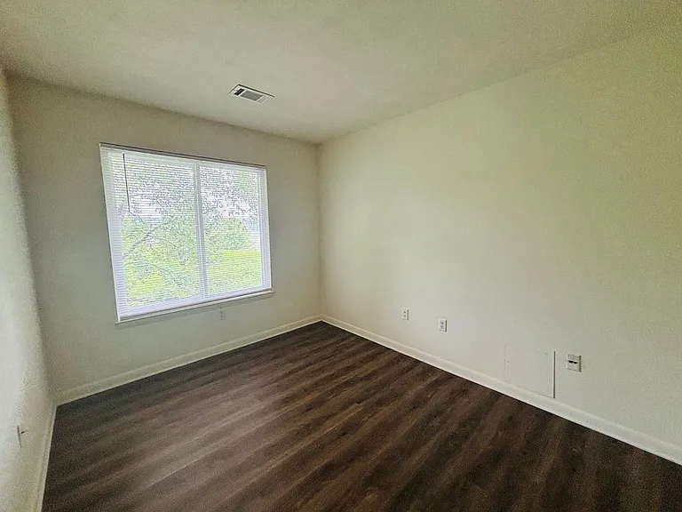 1210J University Ter — Photo 11