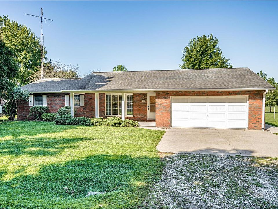 108 Maple St, Raymond, IL 62560 MLS 22057805 Zillow