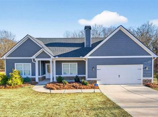179 Whispering Creek Trl, Hartwell, GA 30643