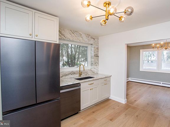 2nd image of 527 Lexington Ave