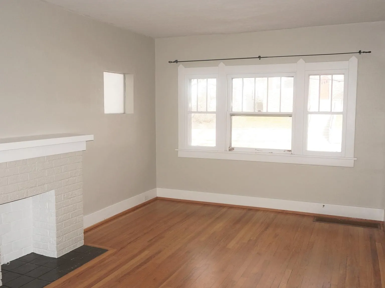 2 bed, 1900 sqft, $2,975 — Photo 4