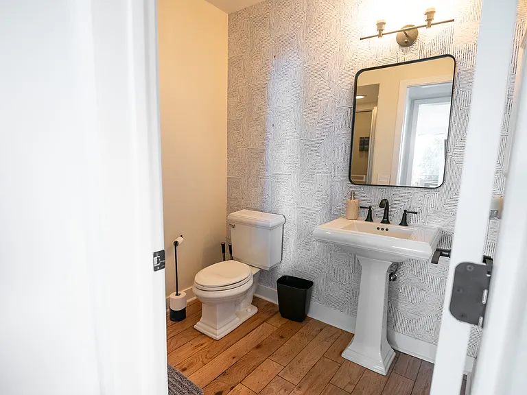 8401 Fountain Ave #4 — Photo 6