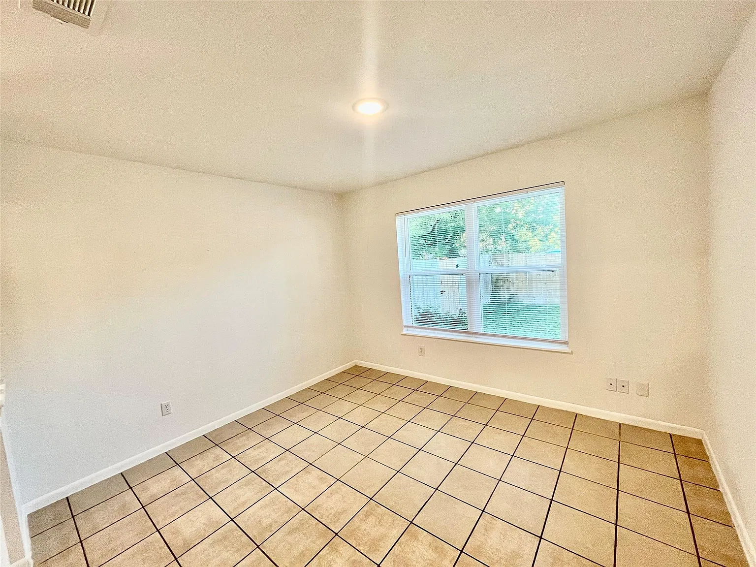 3 bed, 2.0 bath, 1090 sqft, $1,600 — Photo 1