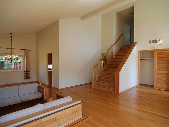 4th image of 4047 Isola Dr