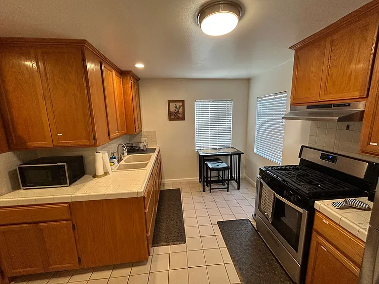 Garfield Avenue Apartments — Photo 16