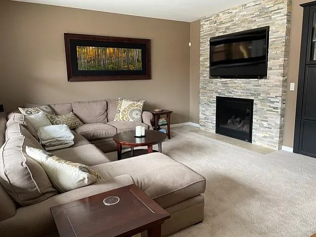 2426 Greensborough Cir — Photo 13