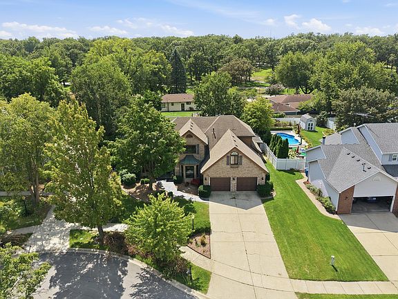 5th image of 253 Fairfield Dr