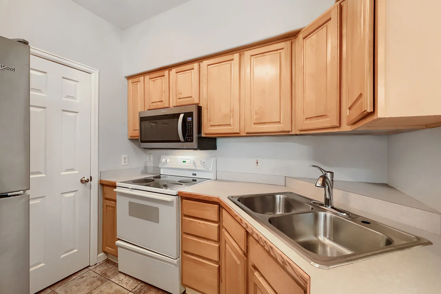 920 E Plum Creek Parkway — Photo 4