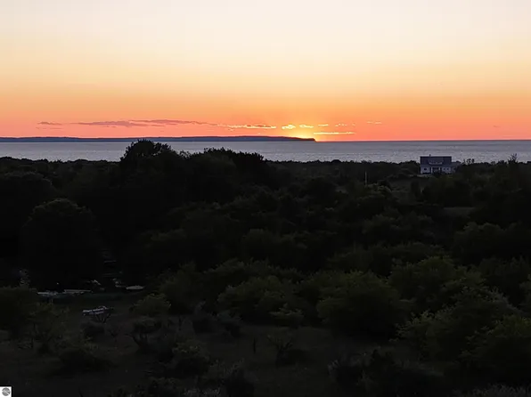 7200 N Christianson Rd, Northport, MI 49670