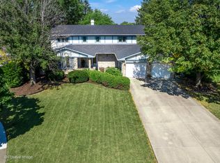 432 Stonegate Ct, Willowbrook, IL 60527