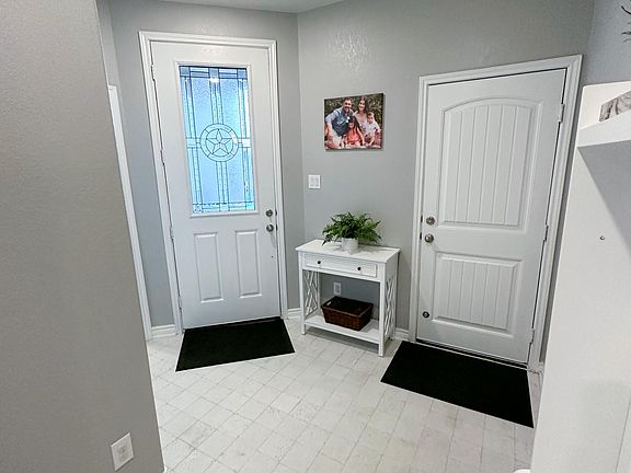 3rd image of 10111 Hickory Trl