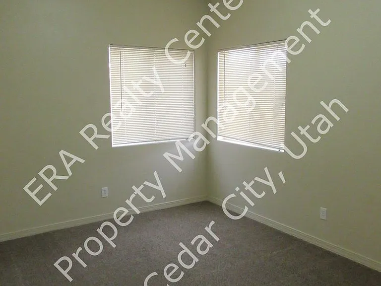 497 W 2150 N — Photo 12