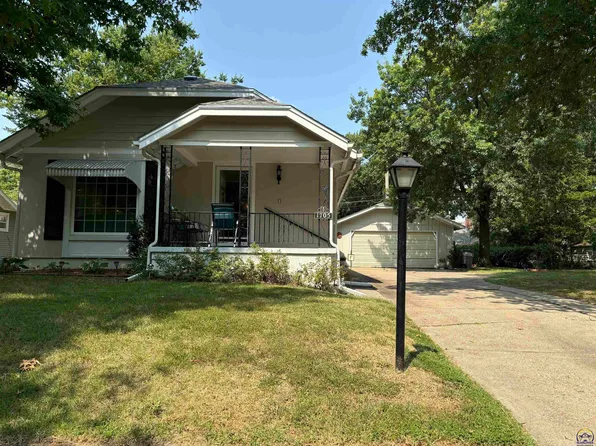 1705 E Wilman Ct, Emporia, KS 66801