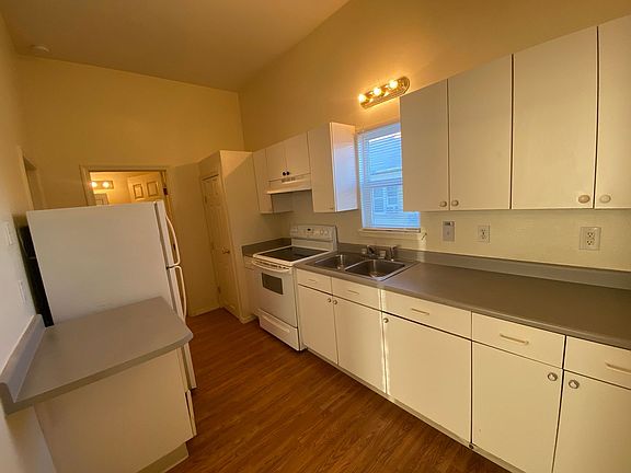 4th image of 820 E Denver St APT 1