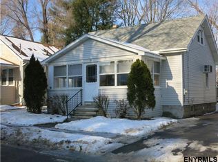 39 Pershing Dr, Scotia, NY 12302