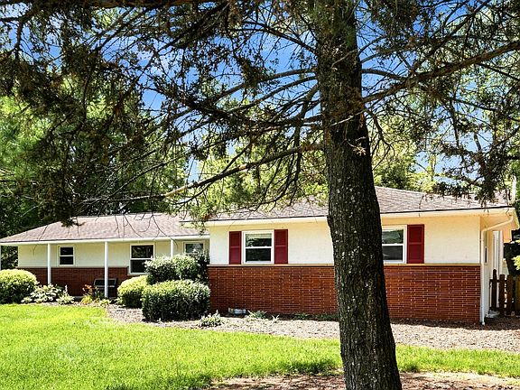 3rd image of 1475 London Dr