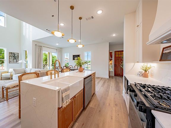 3rd image of 2020 Portofino Dr