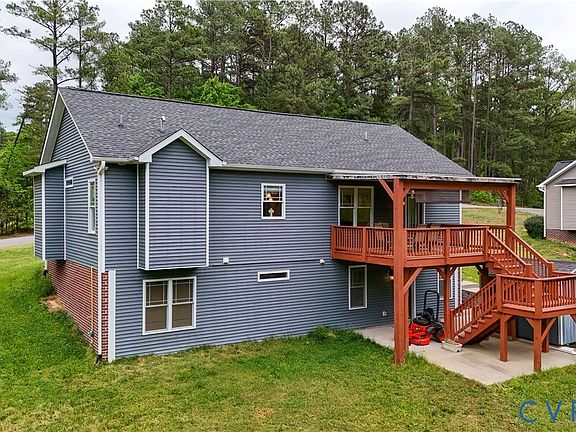 3rd image of 208 Thomas Cir