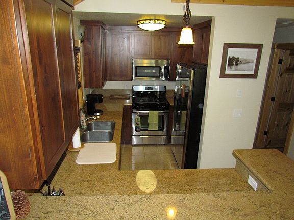 4th image of 489 Alder St