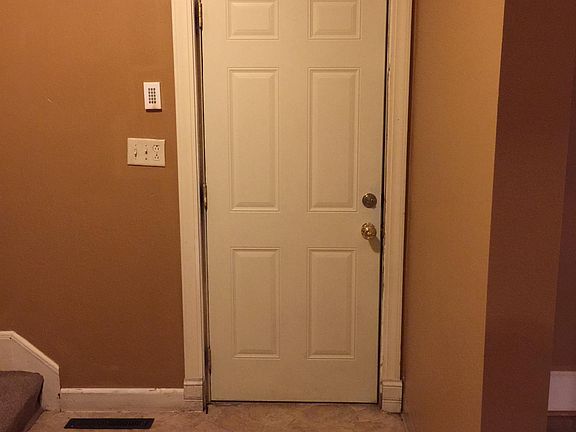 3rd image of 323 Oakley Ave