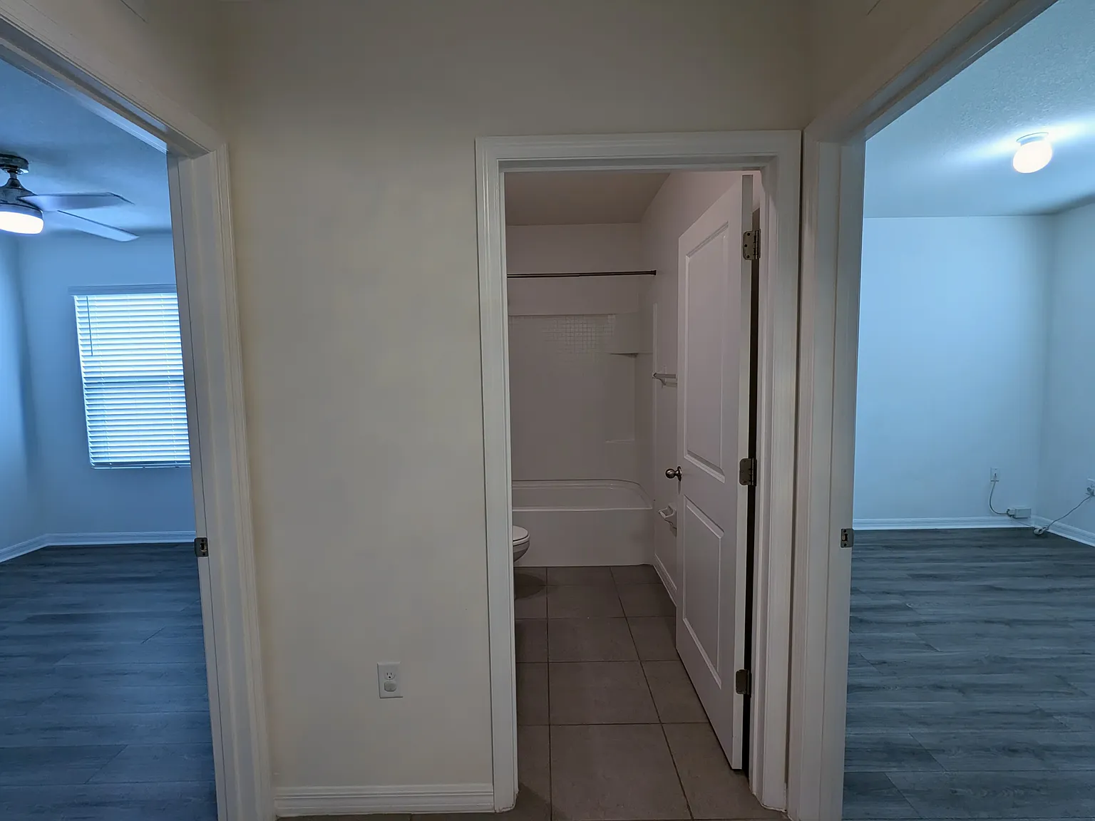4 bedroom 2 bath now Available! — Photo 4