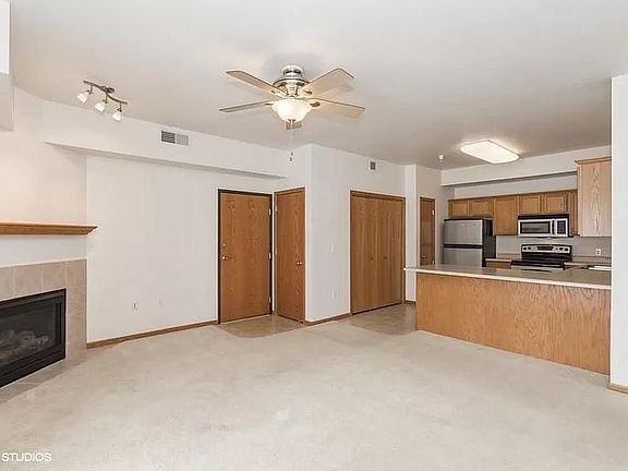 2nd image of 130 E Jefferson St #9