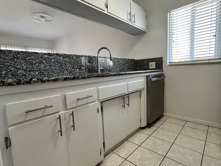 1951 Frank St #14 — Photo 7