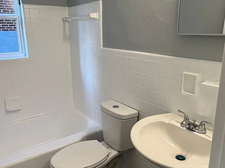 4056 Reading Rd — Photo 4