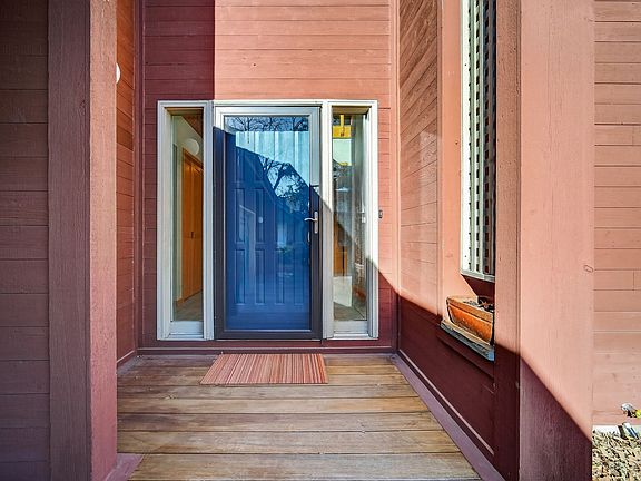 2nd image of 2900 Virginia Pl