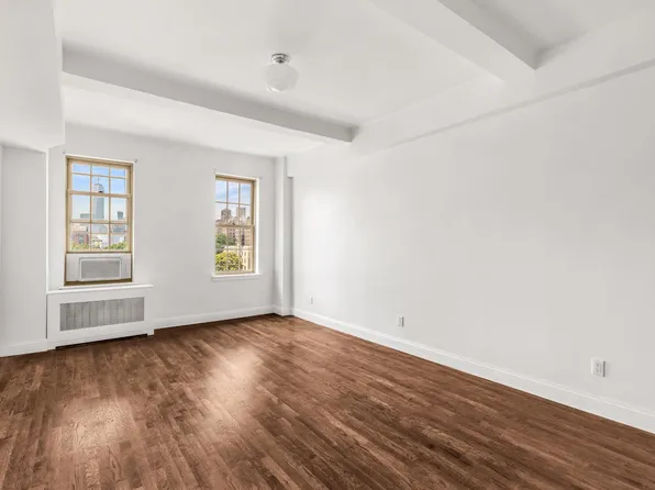 24 Fifth Avenue image 1 of 14