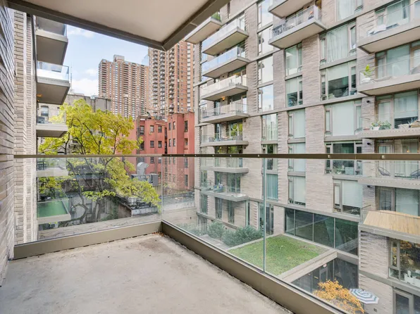 505 West 43rd Street image 11 of 16