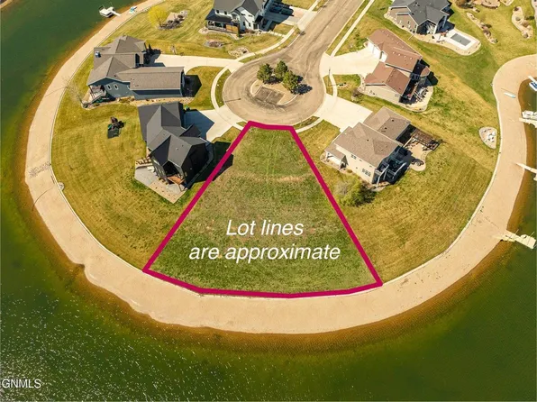 3821 Neptune Cir, Bismarck, ND 58504