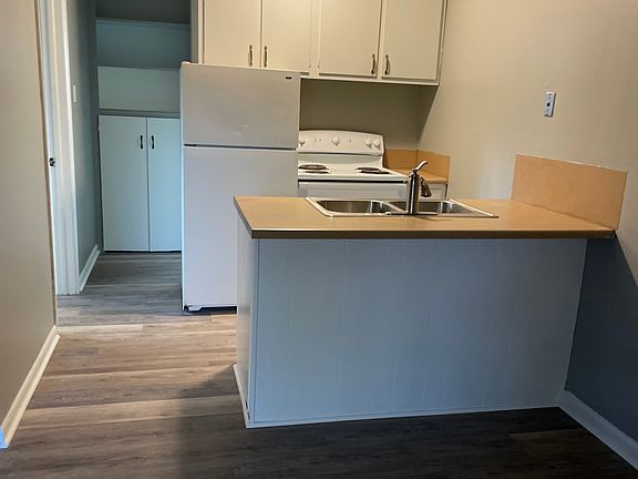 2nd image of 218 N Taylor St APT 1