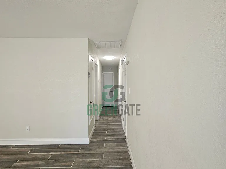 901 Valente Way — Photo 16