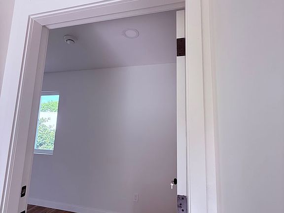5th image of 1414 N Hazard Ave