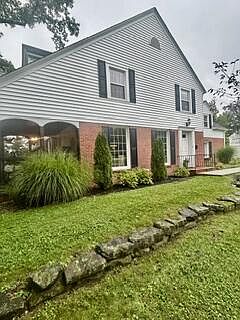 4th image of 610 Russell Rd