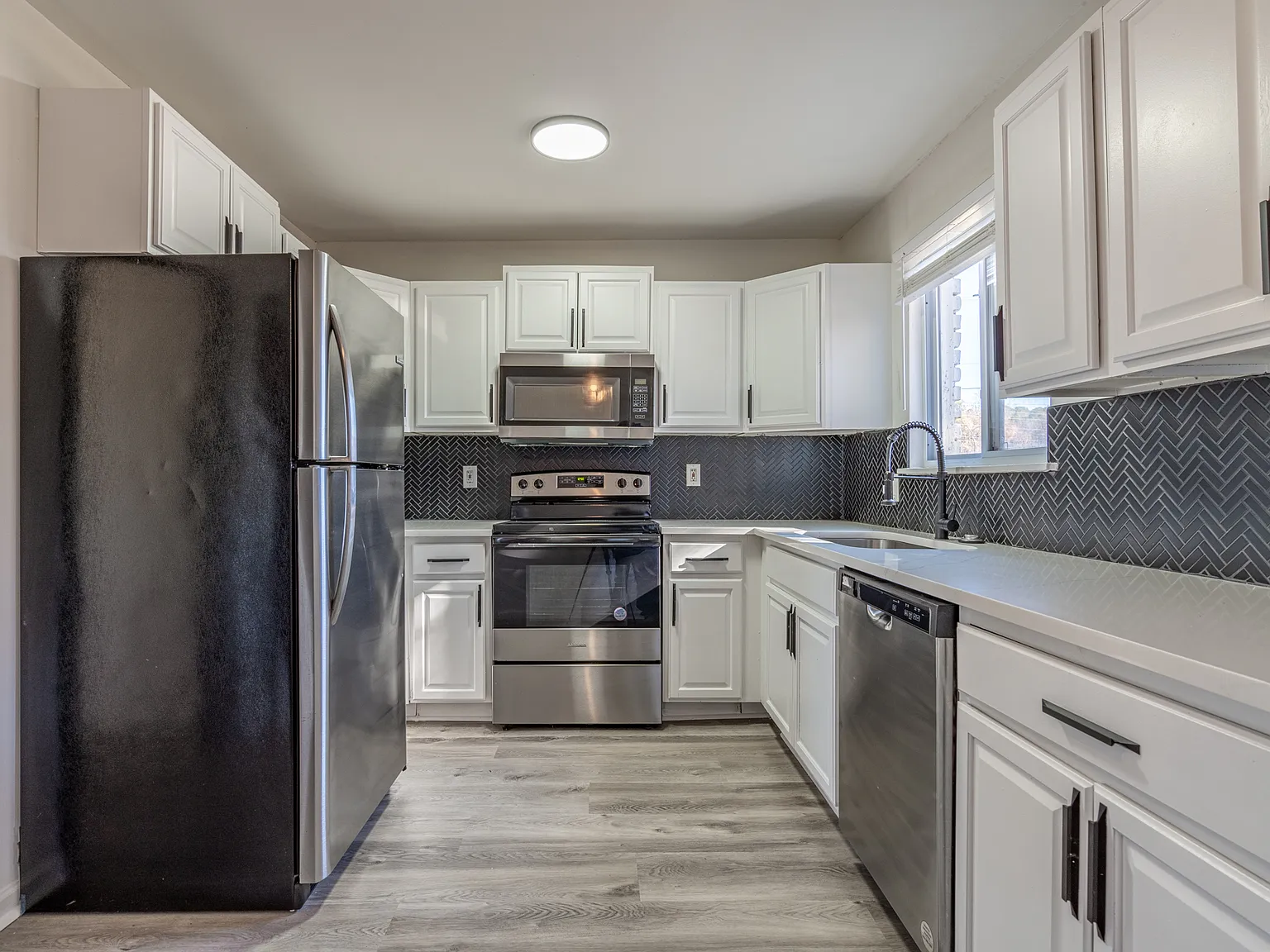 2 bed, 850 sqft, $1,395 — Photo 2