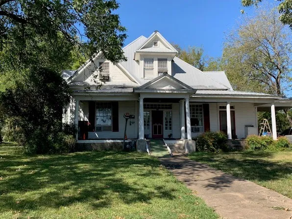 909 W Broadway St, Clarksville, TX 75426