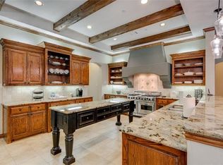 2800 W Sublett Rd, Arlington, TX 76001