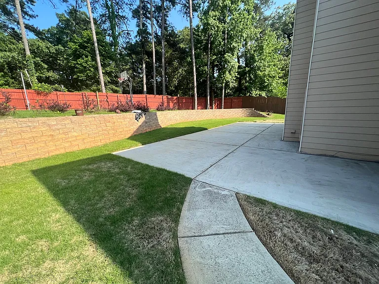 1970 Embassy Walk Ln — Photo 33